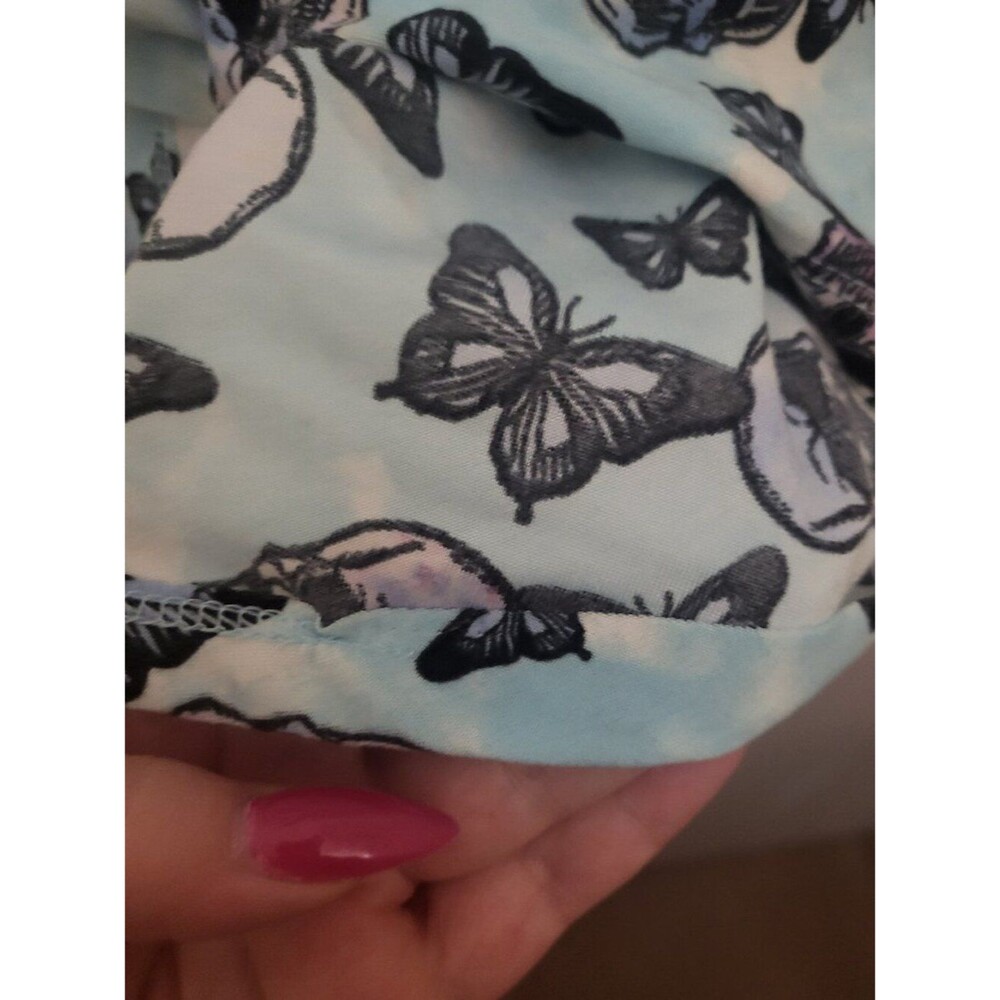 No Boundaries Juniors' scoop neck "Skull and Butterfly" Tank Top - Picture 8 of 8